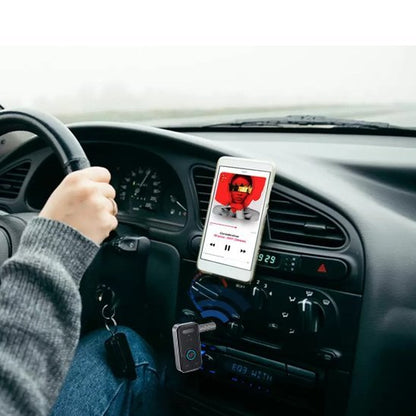 Adaptateur bluetooth voiture avec téléphone dans voiture