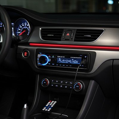 Autoradio SoniX rétroéclairé  dans la voiture la nuit