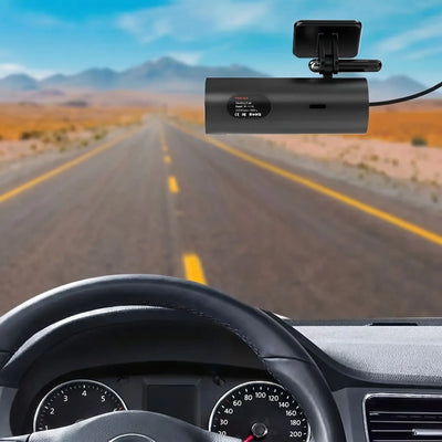 camera pour voiture installée sur le pare-brise