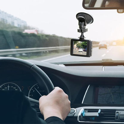 camera pour voiture installée sur pare-brise