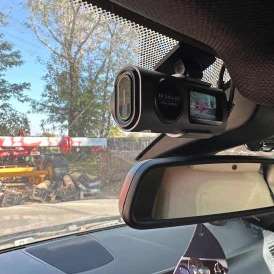 Dashcam installée sur pare-brise