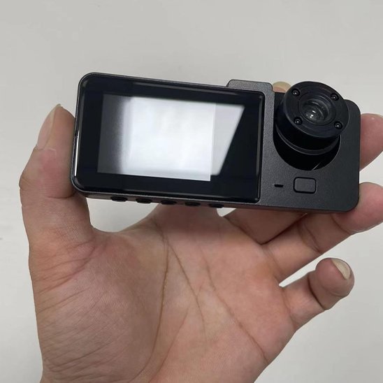 Dashcam dans la main personne