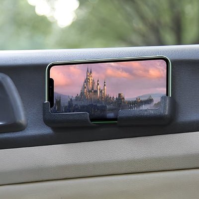 porte telephone voiture sur le tableau de bord