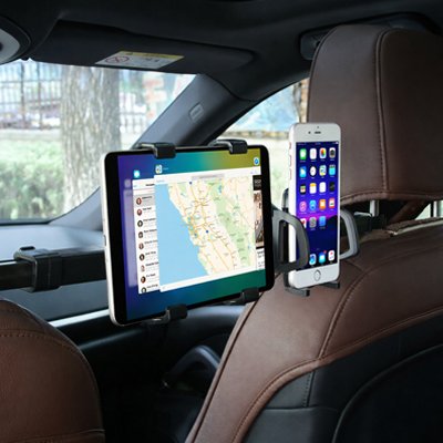 Support pour tablette voiture installé aux appuis-tête entre les deux sièges