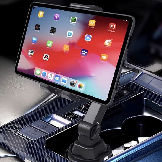support tablette voiture installé dans porte-gobelet