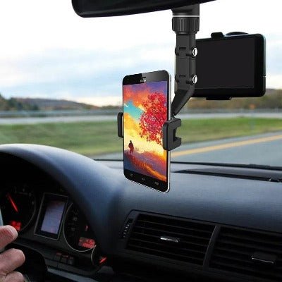 support telephone voiture dans voiture avec personne au volant