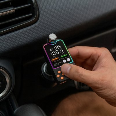 Transmetteur fm bluetooth deux port usb et un usb-c